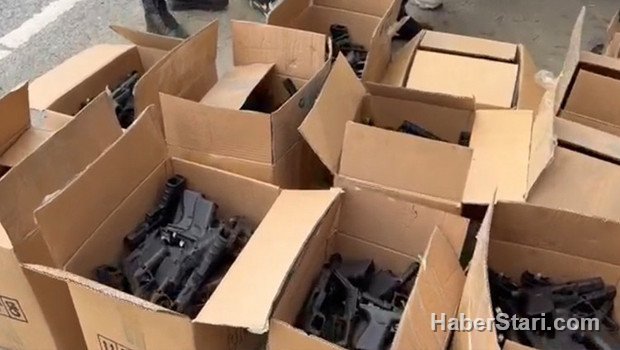 İstanbul'da durdurulan araçta 1.021 adet silah ele geçirildi